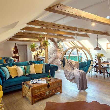 Bohemian Chic 2 Bedroom 2 Bathroom Loft With Hanging Chair Prag Exterior foto